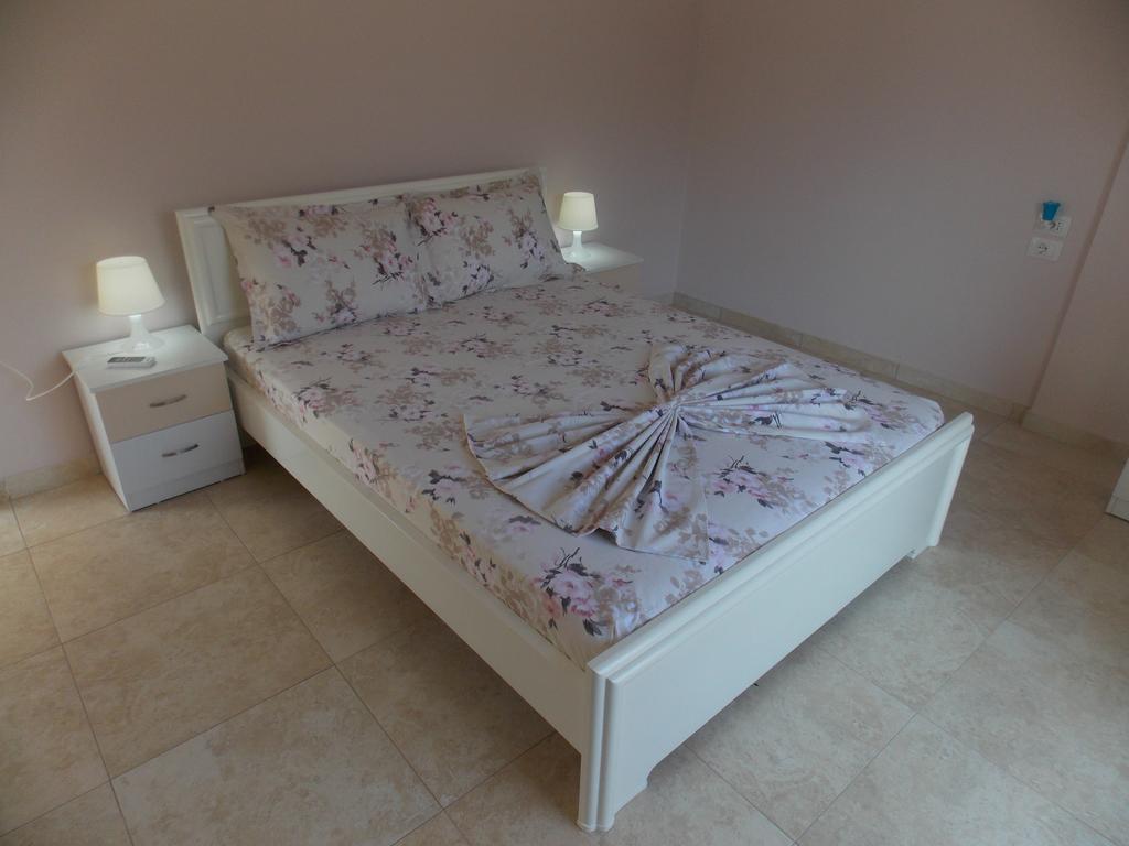 Linda Home Sarandë Esterno foto