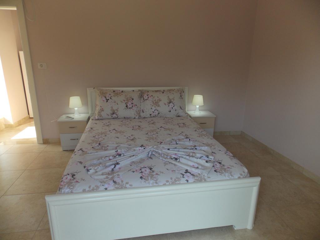 Linda Home Sarandë Esterno foto